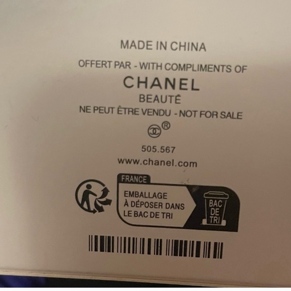 NEW Chanel Beauté cream Travel throw blanket - Picture 9 of 9